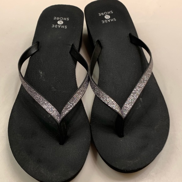 shade and shore flip flops